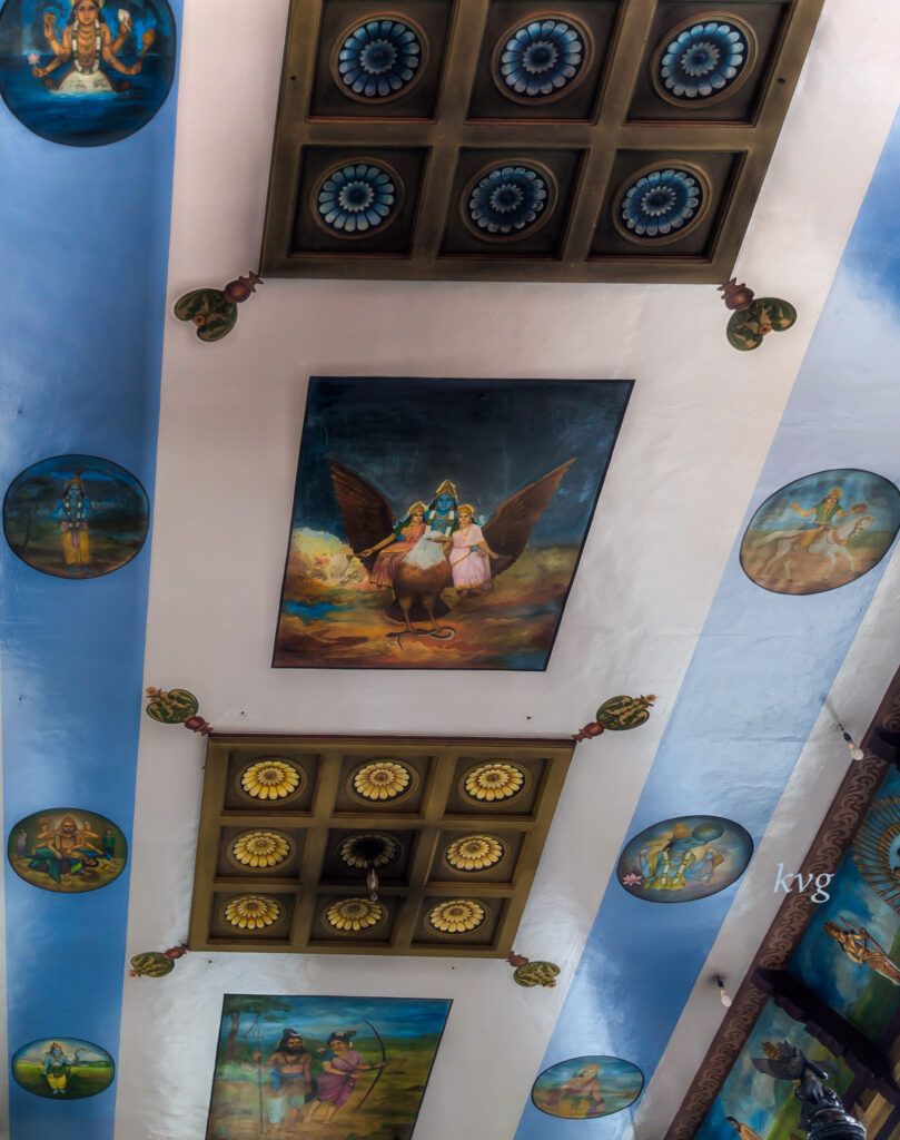 Poornathrayeesa temple ceiling