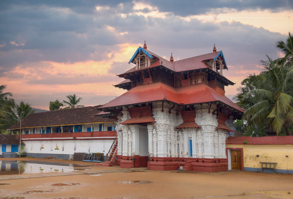 Poornathrayeesa temple